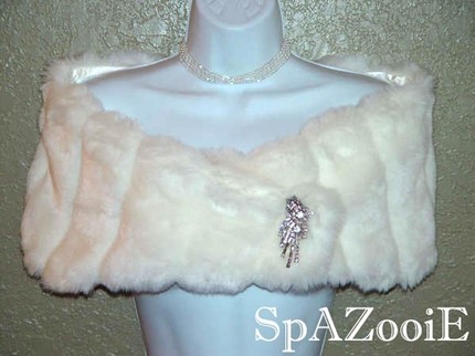 IVORY faux fur bridal cape SpAZooiE did a beautiful job in this bridal cape 