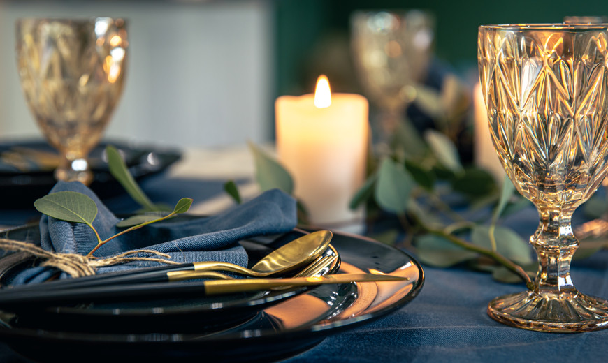 Bold cobalt blue table setting