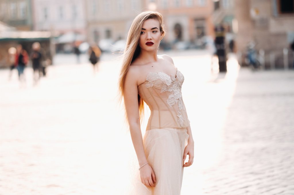 3-Sculptural or corseted wedding gown